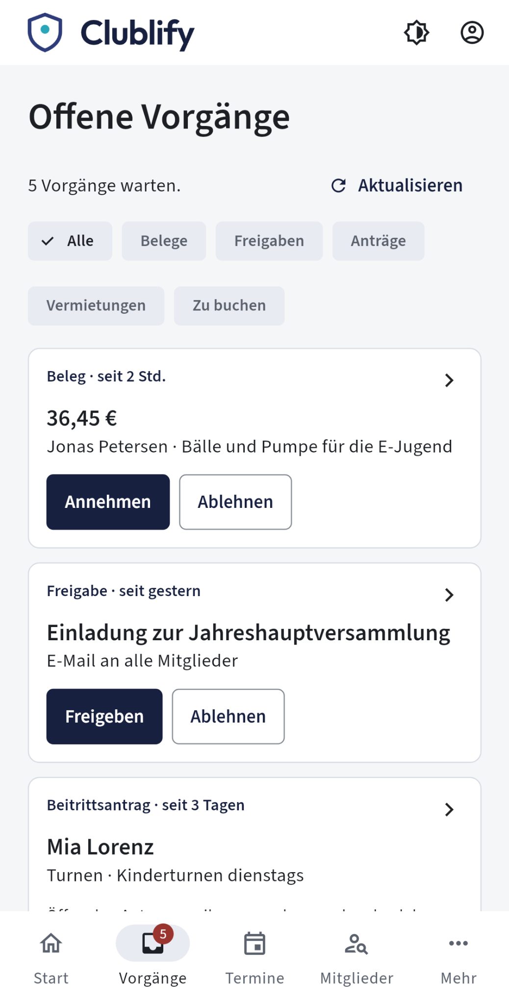 Offene Vorgänge mit Belegen, Freigaben und Anträgen in der Clublify-App.