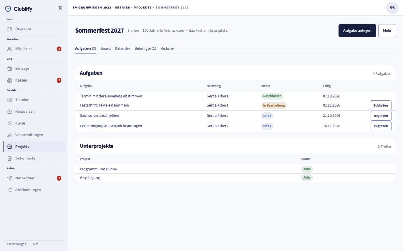 Projekt „Sommerfest 2027“ in Clublify mit Aufgaben, Zuständigen, Status und Unterprojekten.